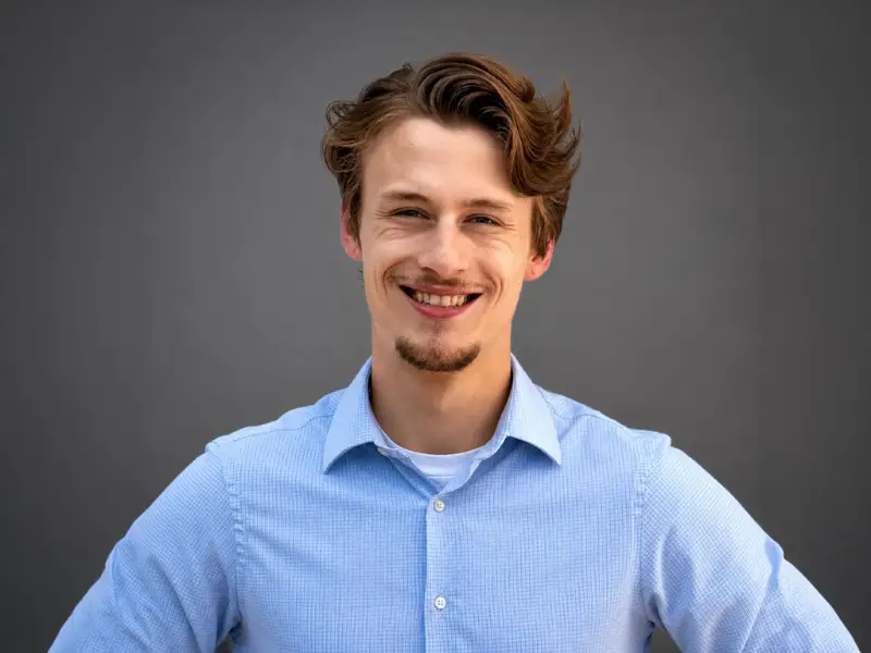 Finn Maenza Portrait