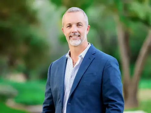 Why Working With a Locally Owned Insurance Agency Matters