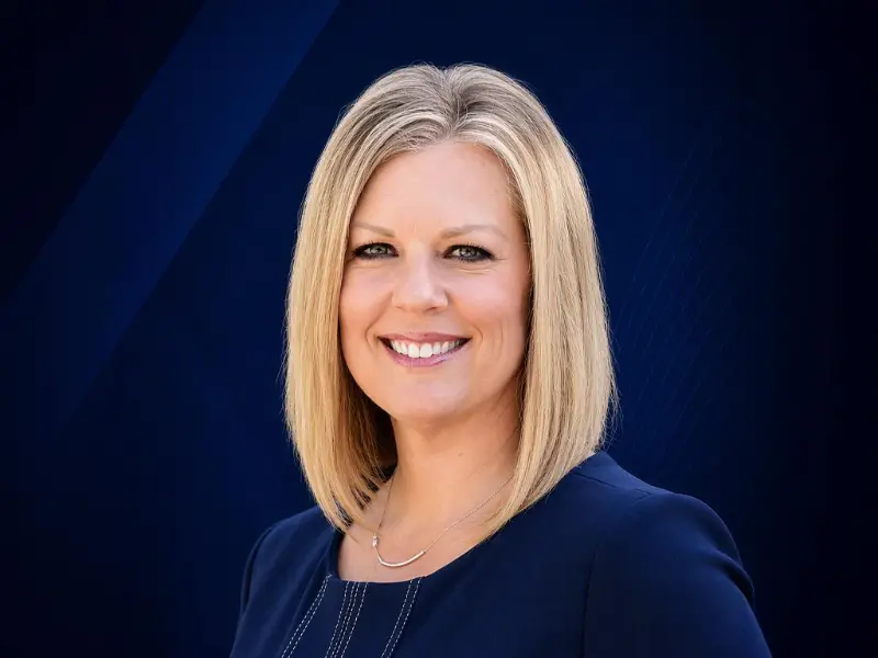Lori Daras Portrait