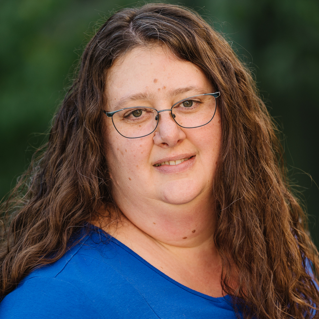 Lisa Lowden LG Accounting Center Portrait